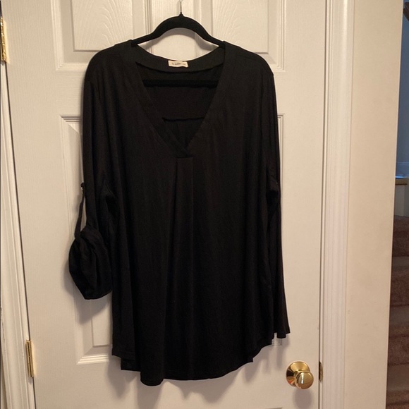 Siddhe Tops - Siddhe Black V-neck Tunic…size 4XL